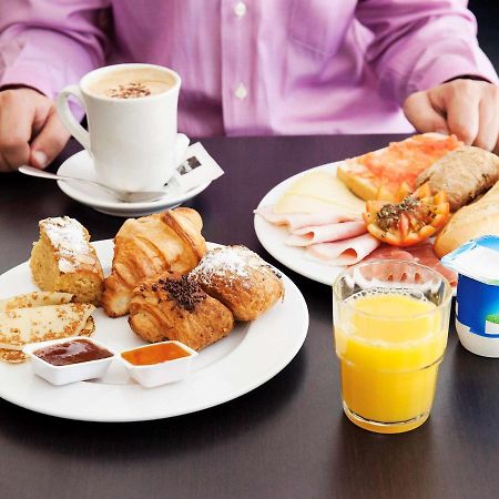 Ibis Barcelona Molins De Rei Hotel Kültér fotó