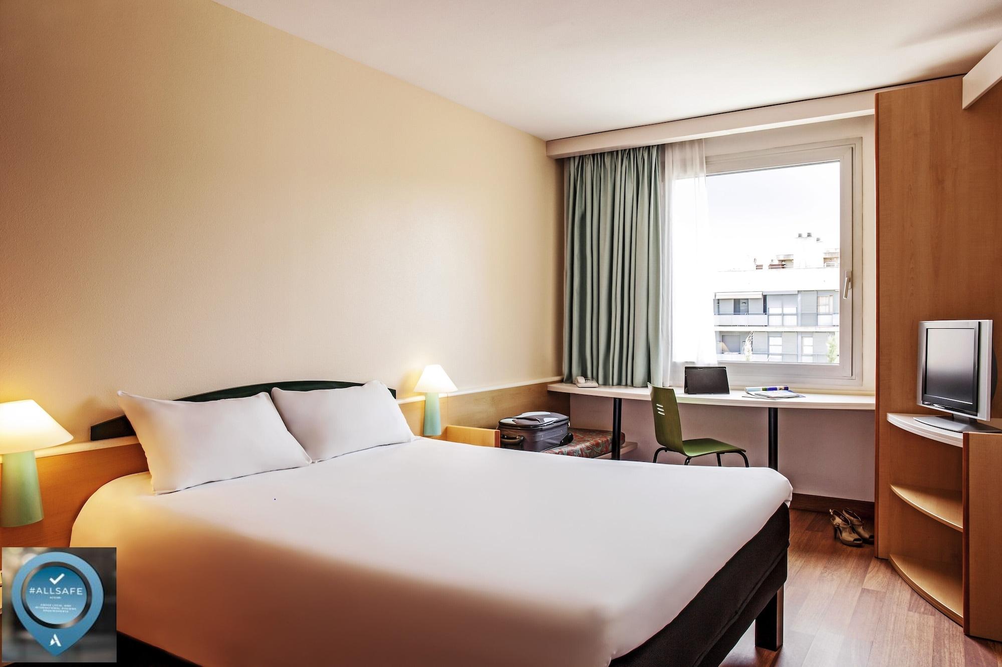 Ibis Barcelona Molins De Rei Hotel Kültér fotó