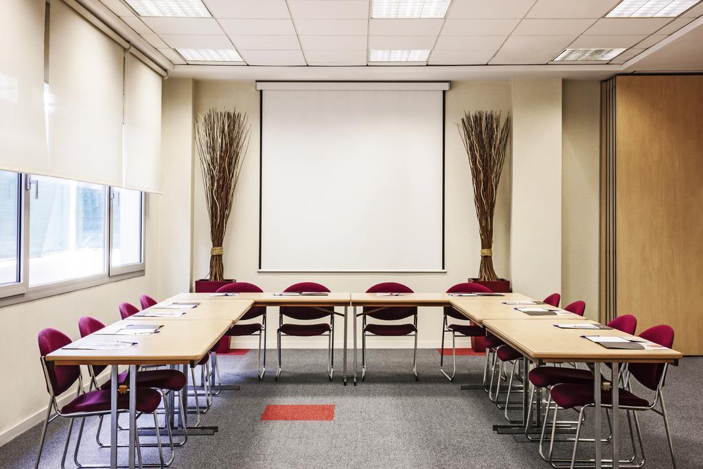 Ibis Barcelona Molins De Rei Hotel Kültér fotó