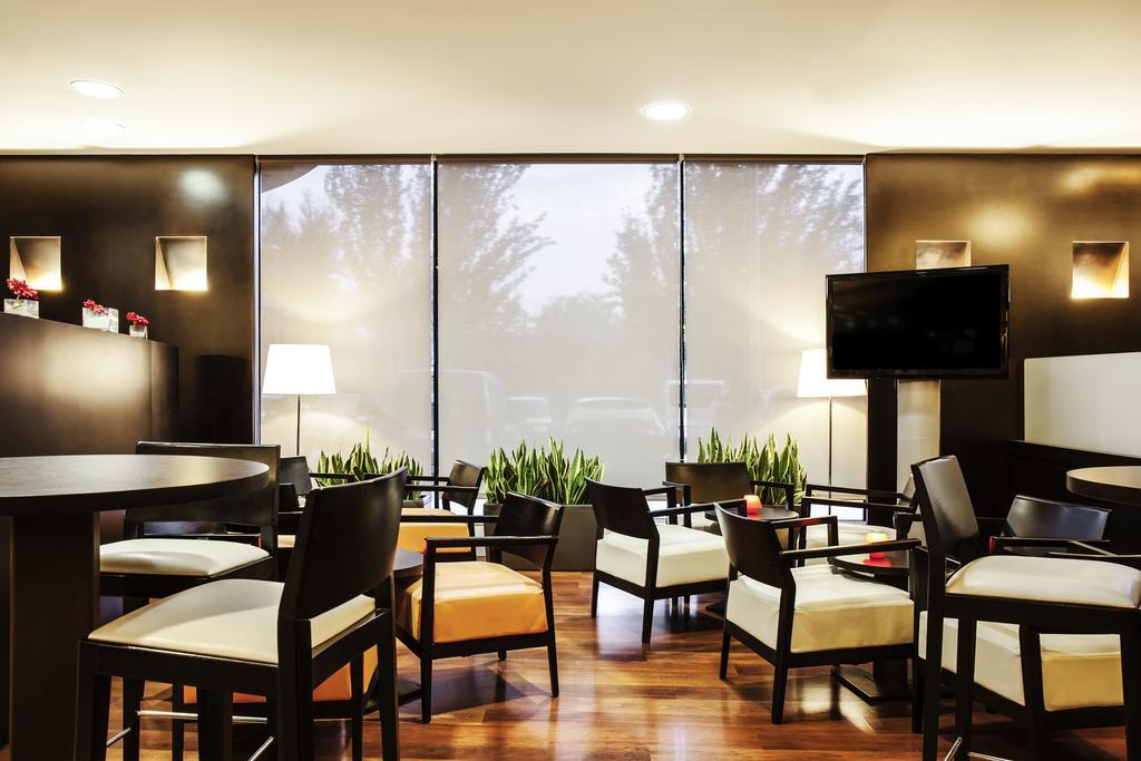 Ibis Barcelona Molins De Rei Hotel Kültér fotó