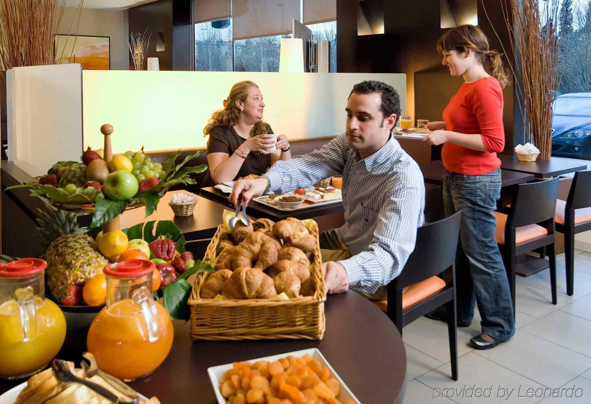 Ibis Barcelona Molins De Rei Hotel Kültér fotó