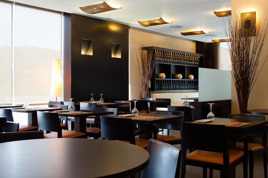Ibis Barcelona Molins De Rei Hotel Kültér fotó