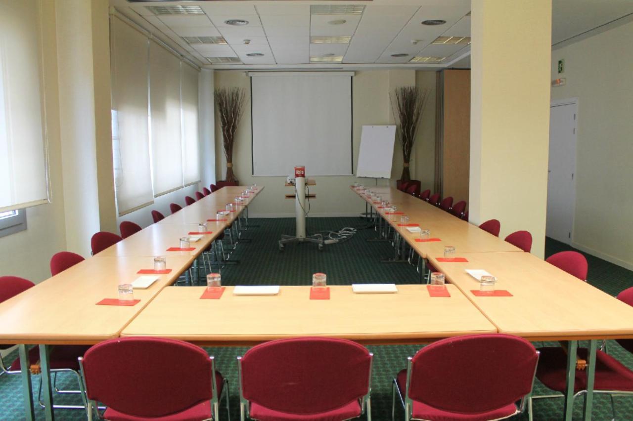 Ibis Barcelona Molins De Rei Hotel Kültér fotó