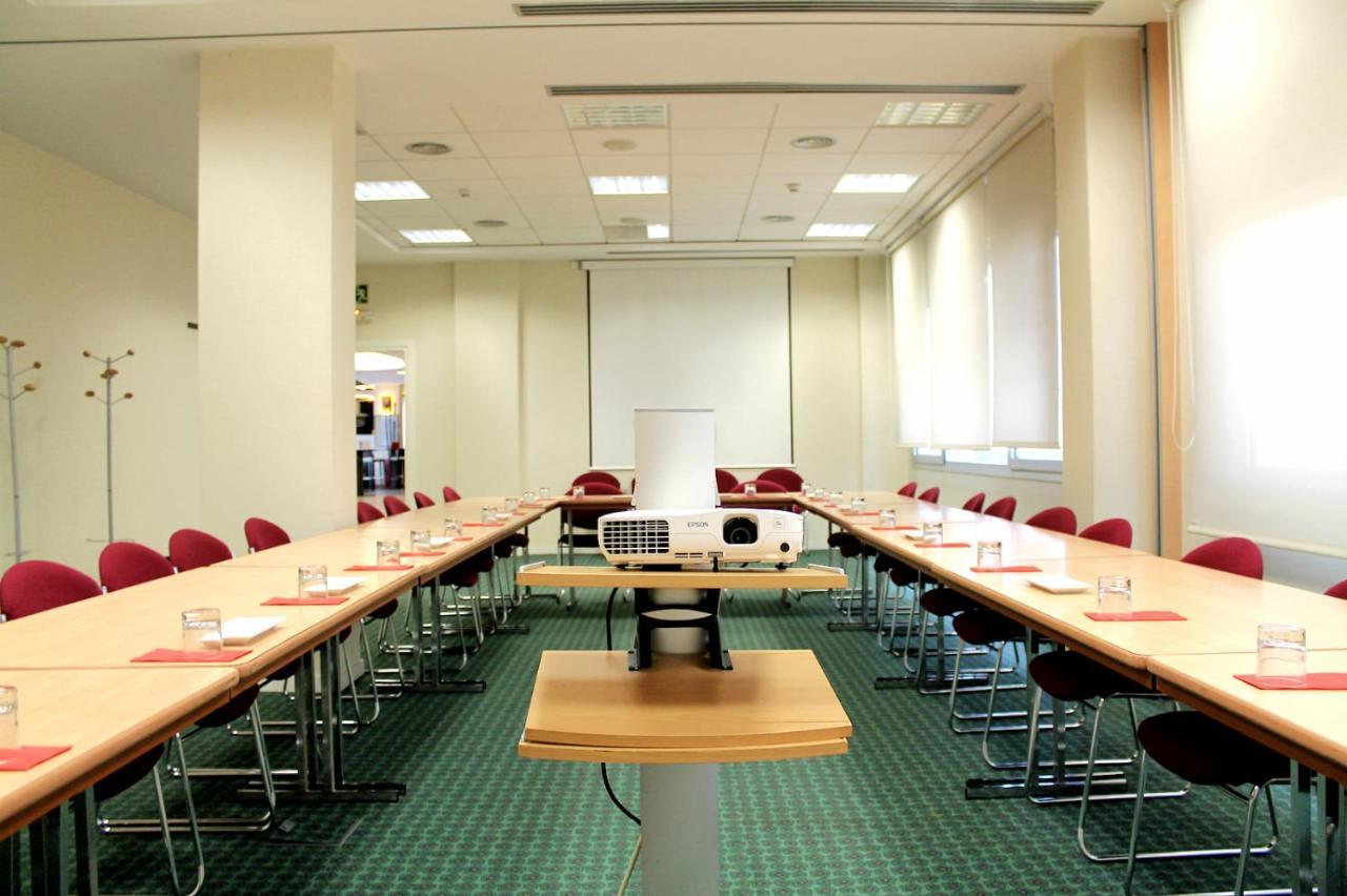 Ibis Barcelona Molins De Rei Hotel Kültér fotó