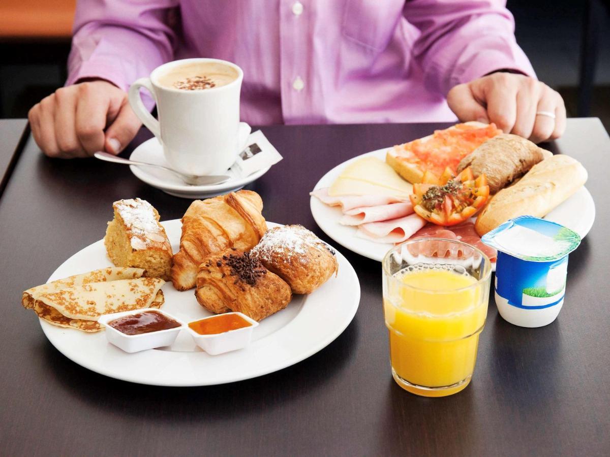 Ibis Barcelona Molins De Rei Hotel Kültér fotó