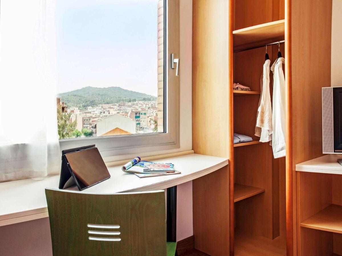 Ibis Barcelona Molins De Rei Hotel Kültér fotó