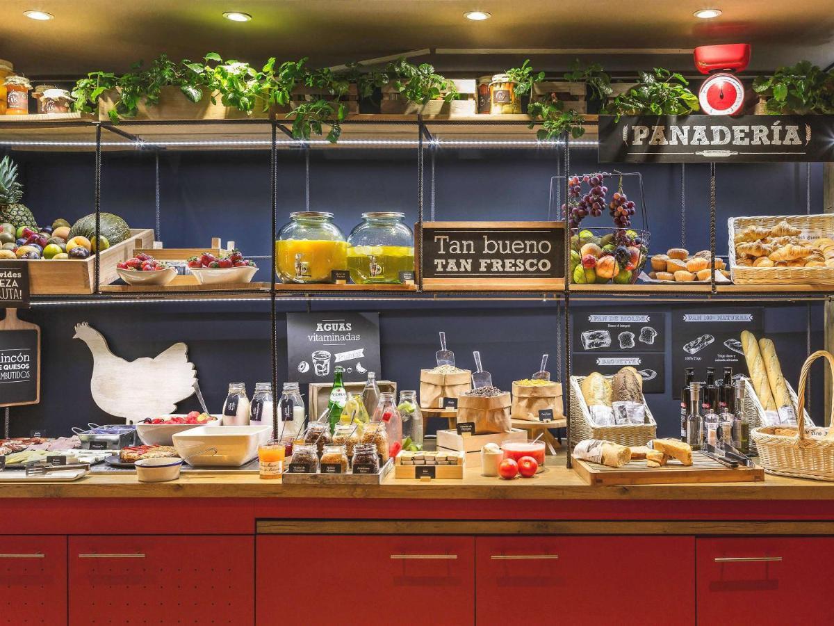 Ibis Barcelona Molins De Rei Hotel Kültér fotó